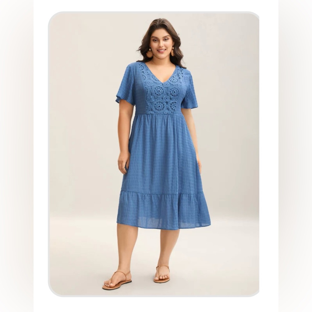 BloomChic - Lace Textured Pockets
Tiered Midi Dress- 14/16 - NWOT- blue